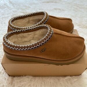 UGG Tasman Slippers in Chestnut Size: 7